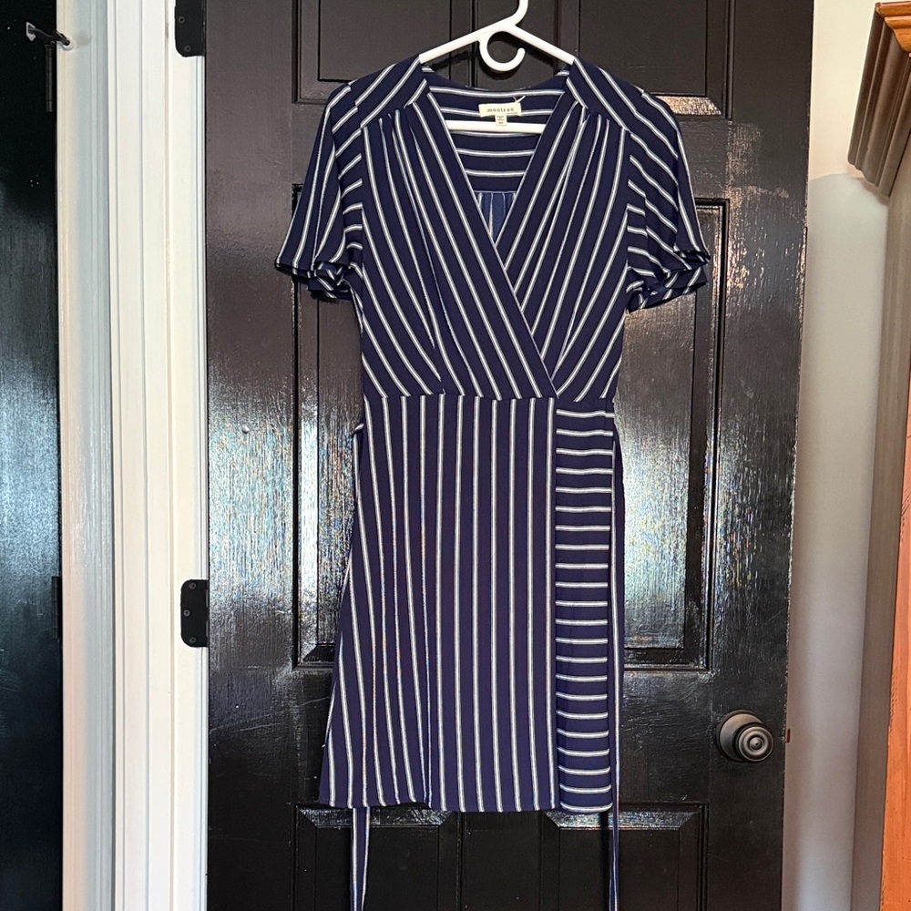 Monteau Los Angeles Size M Navy Blue and White Striped Faux Wrap Dress